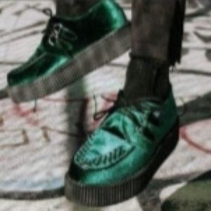 Tuk velvet emerald green creepers